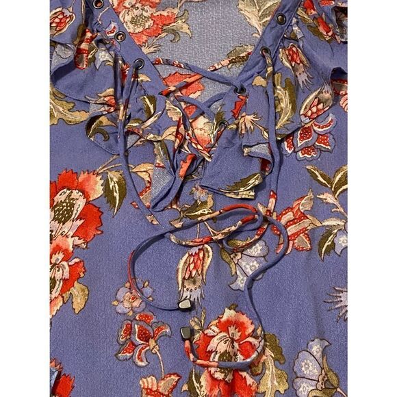 🌺Woman’s Signature Studio SZ S Colorful Floral Tie Up Ruffled Blouse🌺 - Picture 4 of 6